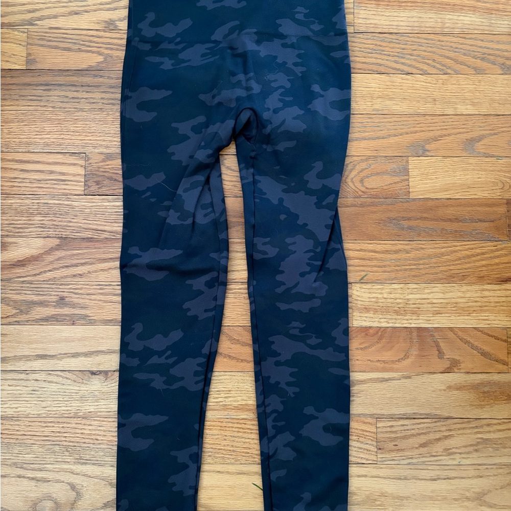 SPANX Camo Leggings Size Small